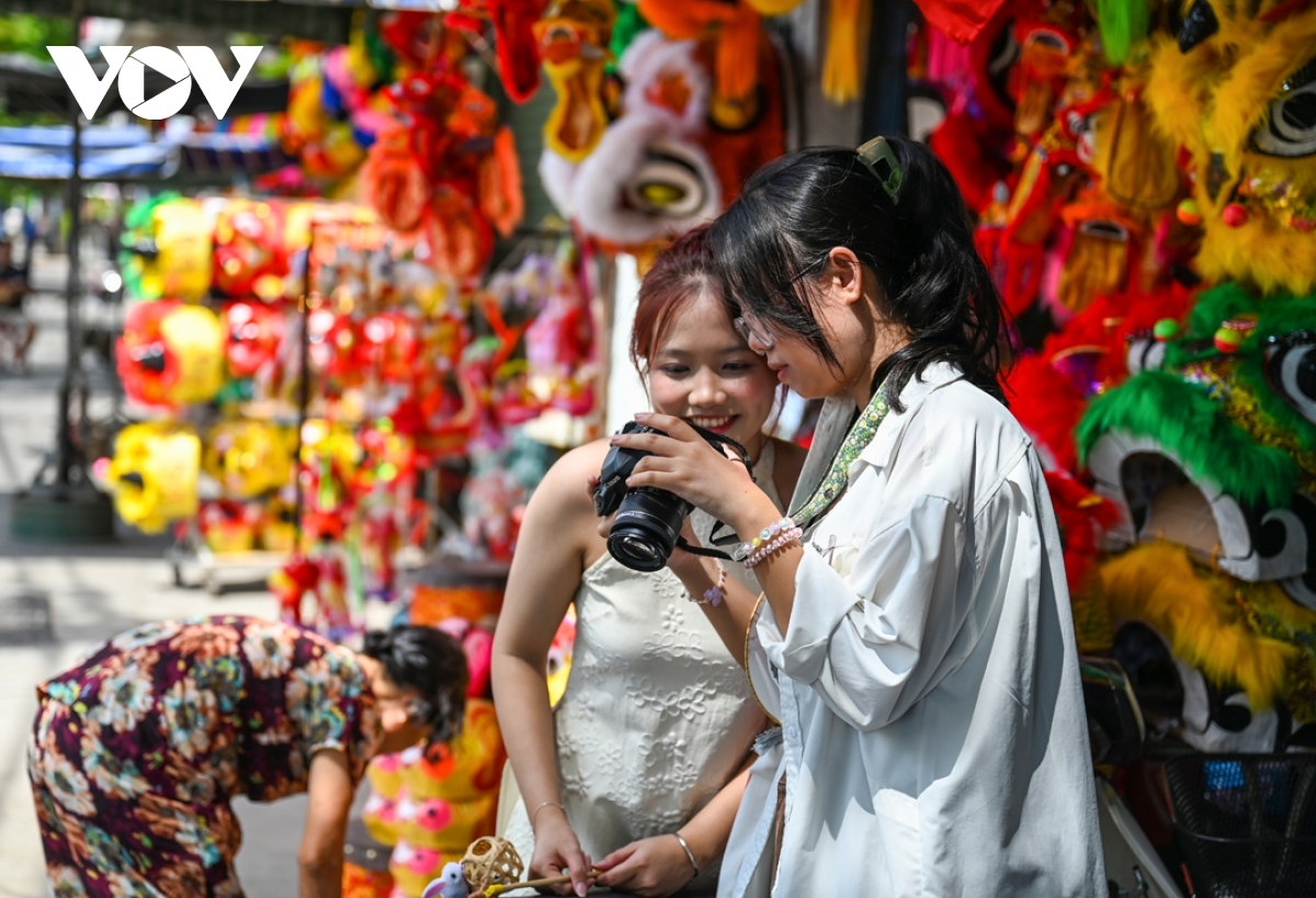 The colourful toy market and its bustling atmosphere attract young people to come and take pictures.