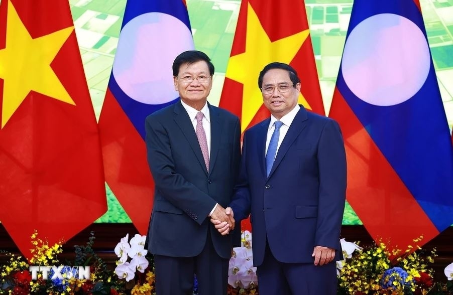 During his meeting with Prime Minister Pham Minh Chinh, General Secretary and President Thongloun Sisoulith extends his condolences to Vietnamese people over the great losses caused by Typhoon Yagi.
