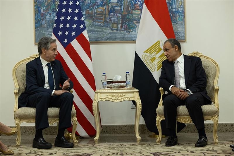 Ngoại trưởng Mỹ Antony Blinken (trái) và Ngoại trưởng Ai Cập Badr Abdelatty. (Ảnh: Al-Ahram)