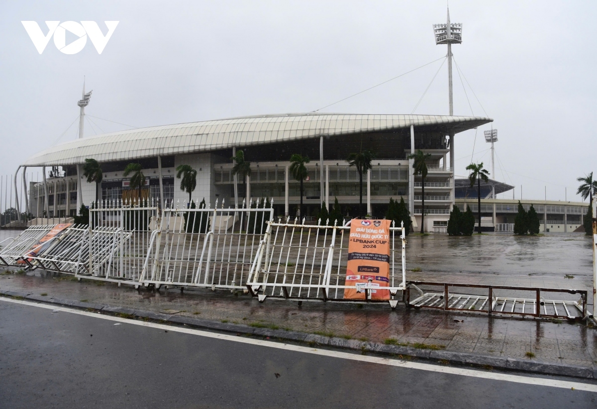 Strong winds bring down the railing system in front of My Dinh National Stadium in Hanoi