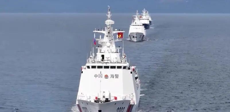Tàu cảnh sát biển Trung Quốc tham gia cuộc diễn tập chung với Nga. Ảnh: CCTV