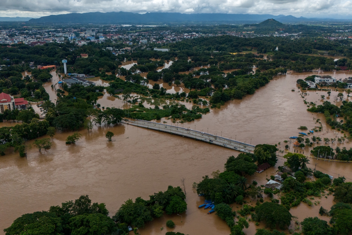 Mưa lũ gây ngập úng ở miền bắc Thái Lan. Ảnh: Reuters