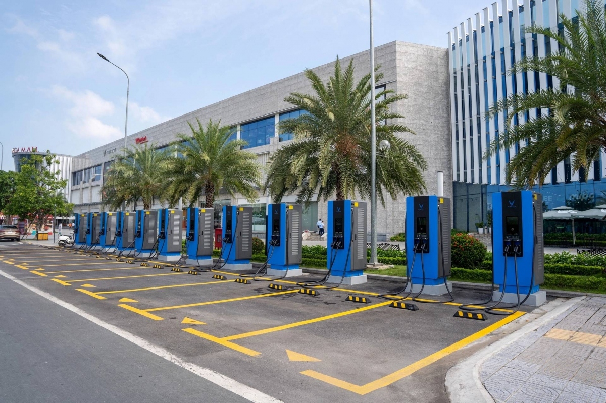 Trạm sạc xe đieẹn hiện nay vẫn còn thiếu những quy chuẩn, tiêu chuẩn cụ thể - Ảnh: Vingroup