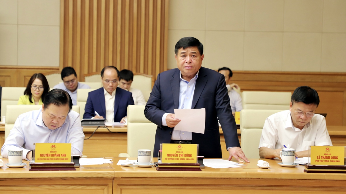 Bộ trưởng Bộ Kế hoạch và Đầu tư Nguyễn Chí Dũng phát biểu tại Hội nghị Thường trực Chính phủ với các doanh nghiệp tư nhân lớn