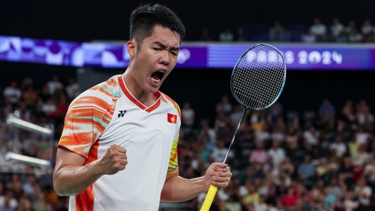 Vietnamese badminton player Le Duc Phat celebrates his victory over his Indian opponent Samarveer, winning the Lagos International Classics 2024 in Nigeria.