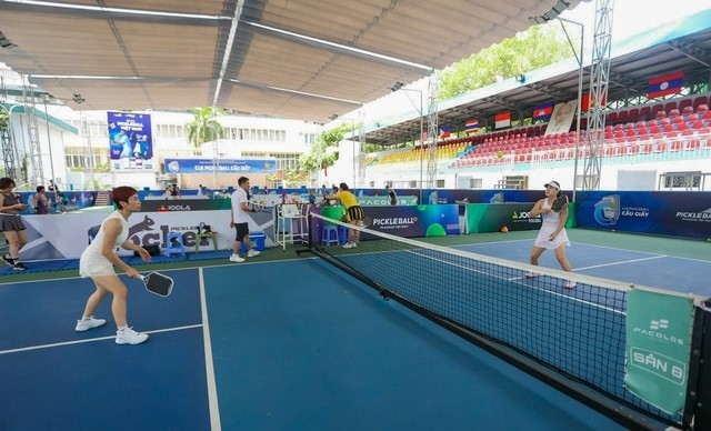 Players practise pickleball in Hanoi. The first national championship for clubs will be organised next month in Thai Binh Province. (Photo: toquoc.vn)