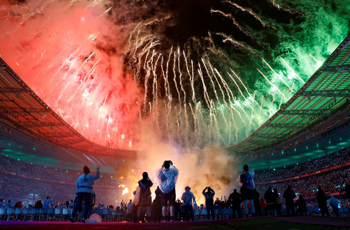 Màn pháo hoa rực rỡ khép lại lễ bế mạc Paralympic Paris 2024 (Ảnh: Reuters)