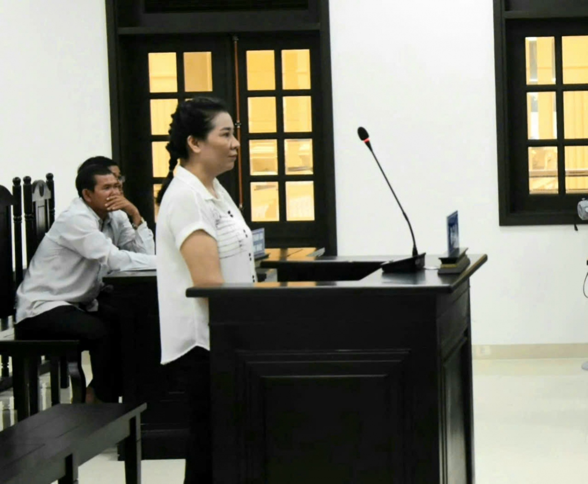 Bị cáo Lâm Bích Thảo tại tòa