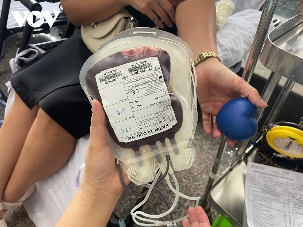 Donating blood represents a noble gesture which shows both compassion and tolerance, whilst the activity itself is a way of showing young people's responsibility to the wider community.