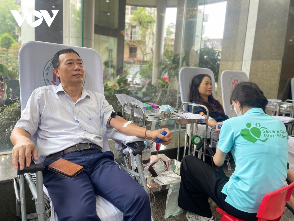 Before the hospital can accept donations, the health of volunteers is thoroughly checked.