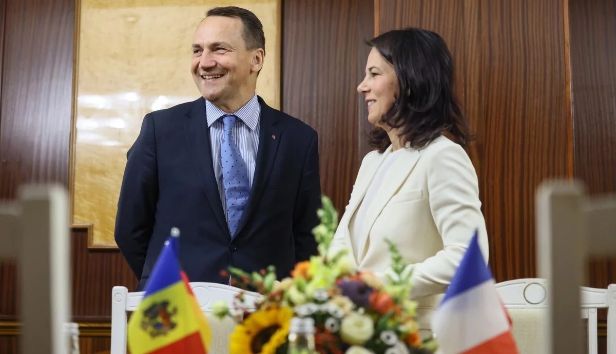Bộ trưởng Ngoại giao Ba Lan Sikorski và Bộ trưởng Ngoại giao Đức Annalena Baerbock tại Moldova ngày 17/9/24. (Ảnh: polskieradio.pl)