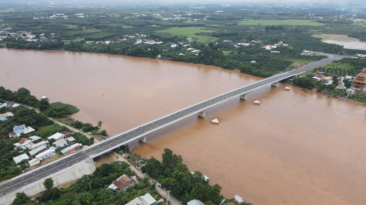 Cầu Bạch Đằng 2 nối Bình Dương và Đồng Nai (ảnh: ĐC)