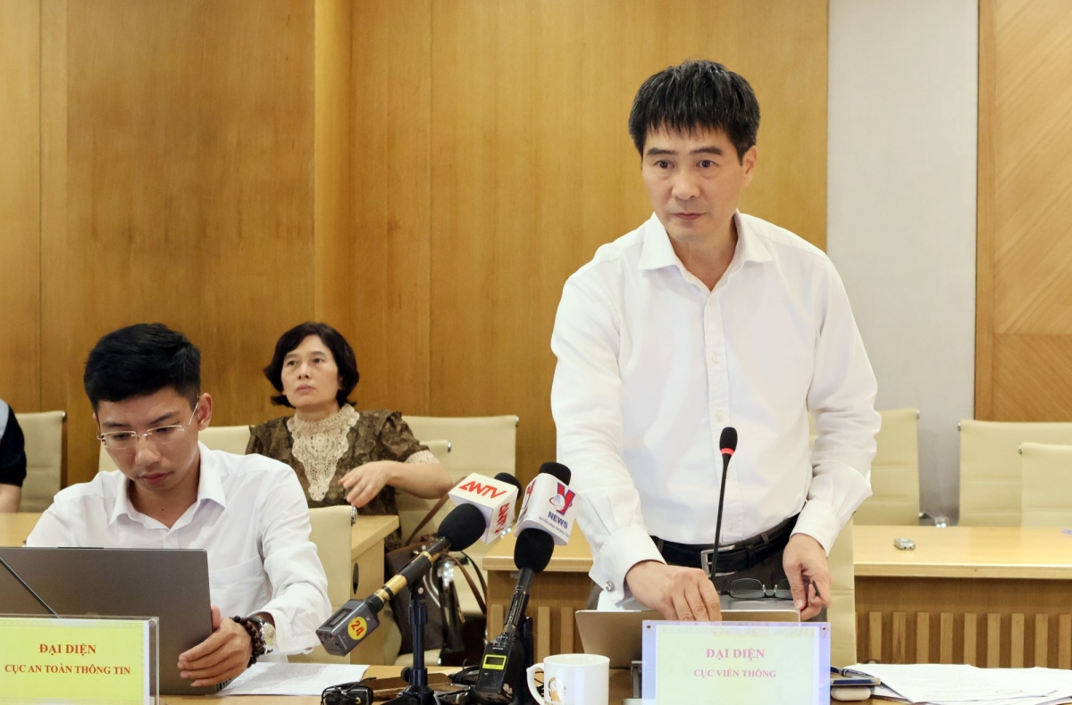 Ông Nguyễn Phong Nhã, Phó Cục trưởng Cục Viễn thông, Bộ TT&amp;TT thông tin với báo chí về việc tắt sóng 2G