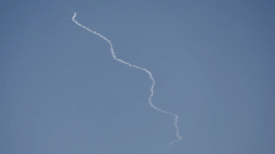 Hệ thống David’s Sling của Israel đánh chặn tên lửa Hezbollah phóng về phía thành phố Tel Aviv ngày 25/9/2024. Ảnh: Reuters