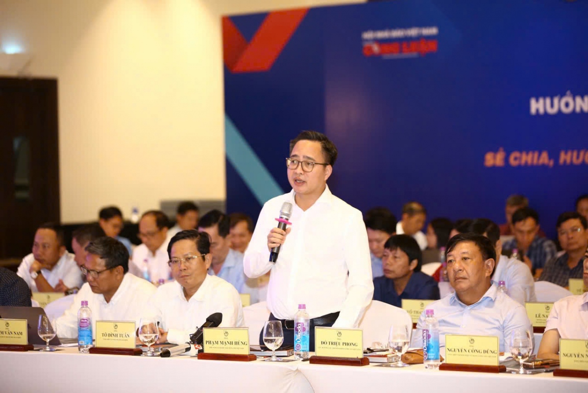 Ông Phạm Mạnh Hùng, Phó Tổng Giám đốc Đài Tiếng nói Việt Nam thảo luận tại diễn đàn.