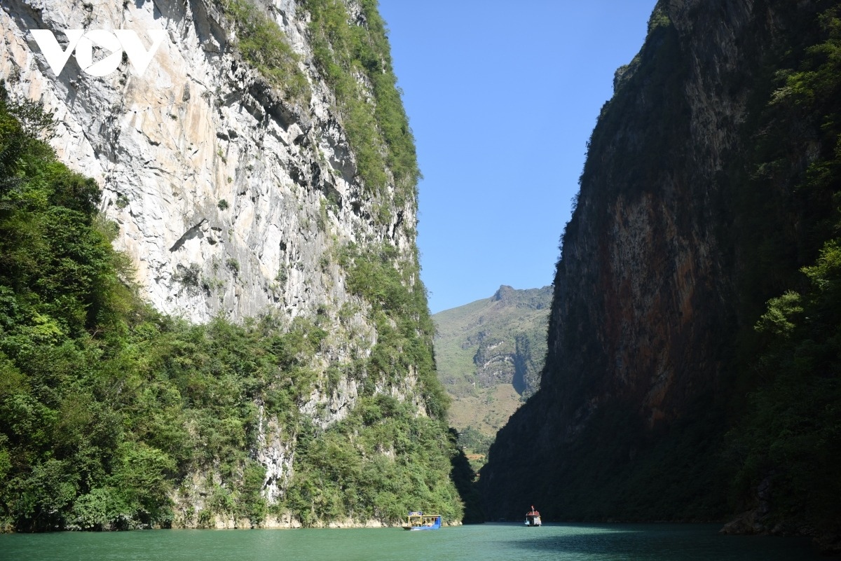 Sông Nho Quế (Hà Giang) là nơi khai thác du lịch đường sông khá hiệu quả.