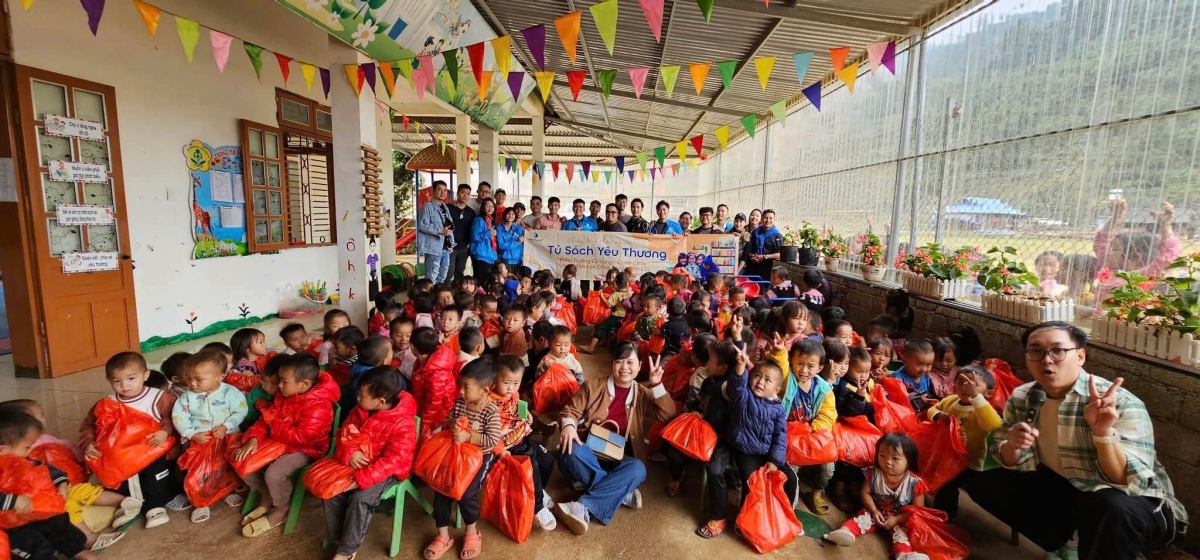 Một chương trình du lịch thiện nguyện tại huyện Mộc Châu, tỉnh Sơn La cuối năm 2023. Ảnh: Minh Hiền
