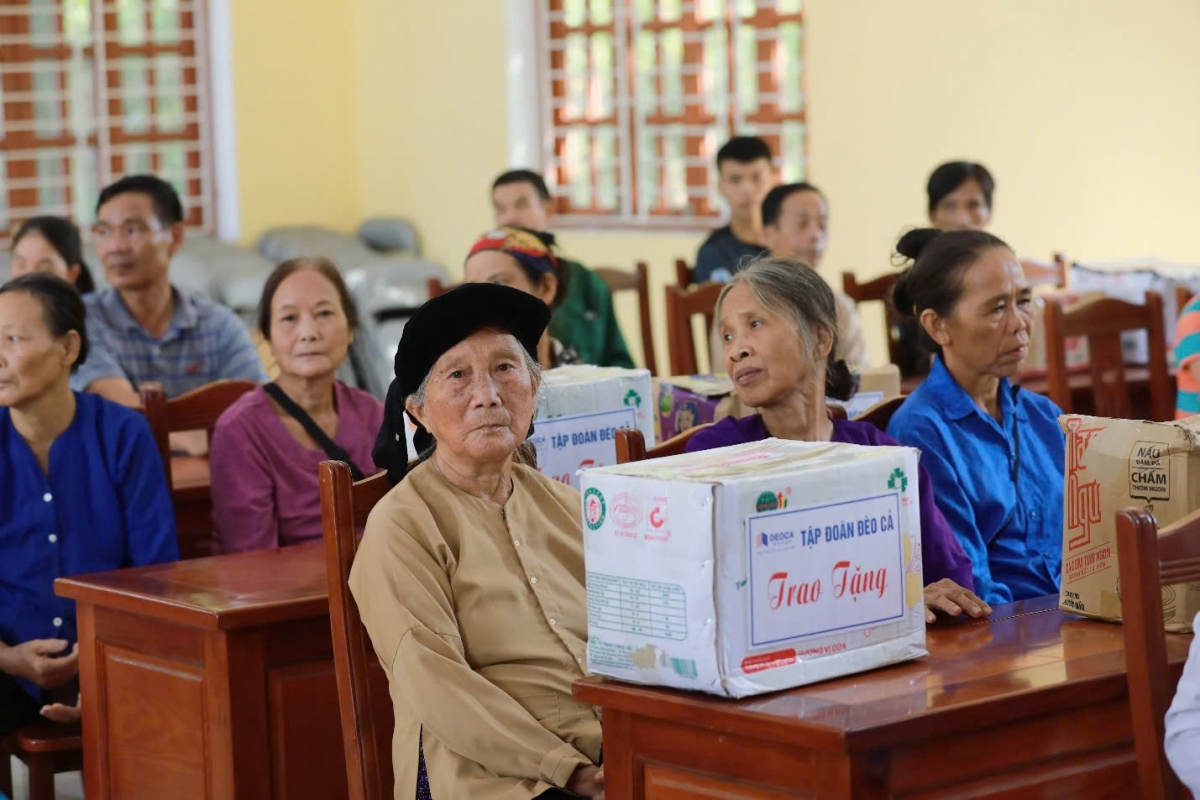 Chia sẻ khó khăn với bà con vùng lũ Lạng Sơn, Cao Bằng.