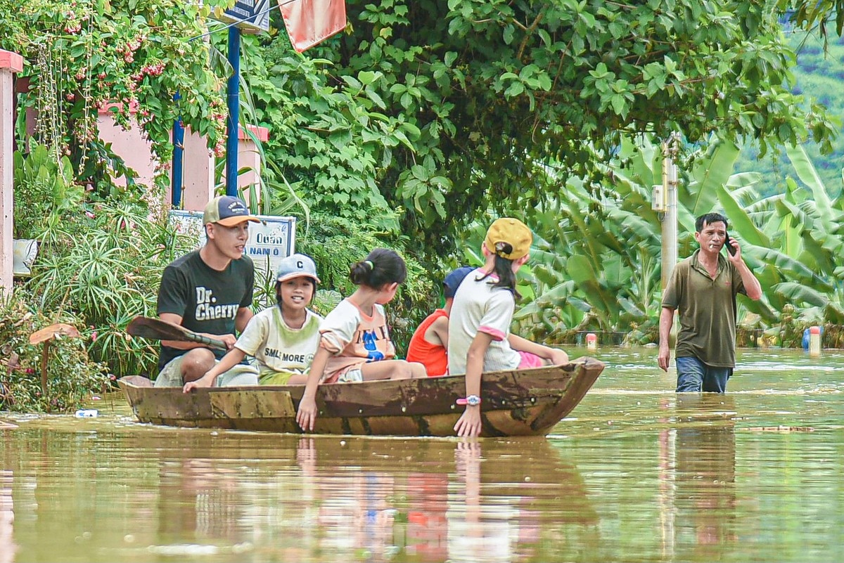 Heavy rains on September 19 have submerged many areas around Da Nang city.