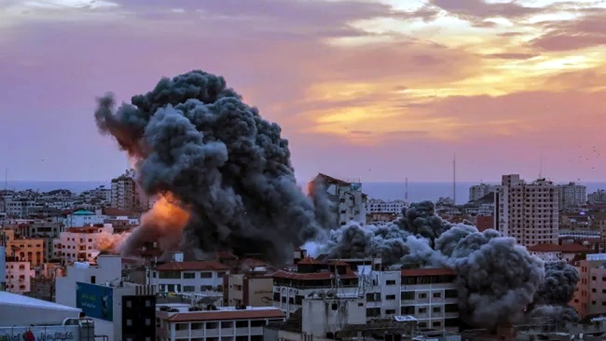 Người dân Gaza liên tục phải sơ tán đến các khu vực an toàn để tránh các đòn không kích của quân đội Israel - Ảnh: EPA/Shutterstock