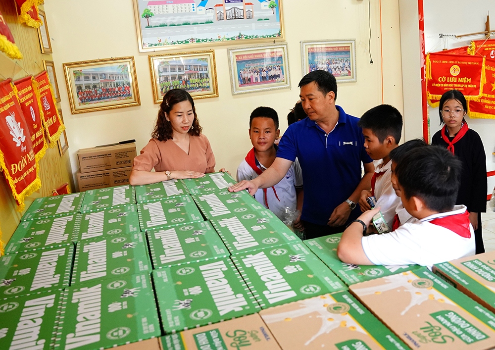 Dự kiến, có thêm 3 tỷ đồng giá trị sản phẩm dinh dưỡng được ủng hộ bởi cộng đồng và cán bộ công nhân viên Vinamilk; và đối ứng thêm 3 tỷ đồng sản phẩm từ Vinamilk đóng góp thêm. Tất cả tiếp tục được trao cho trẻ em, sinh viên có hoàn cảnh khó khăn trên địa bàn các tỉnh bị ảnh hưởng bão lũ.