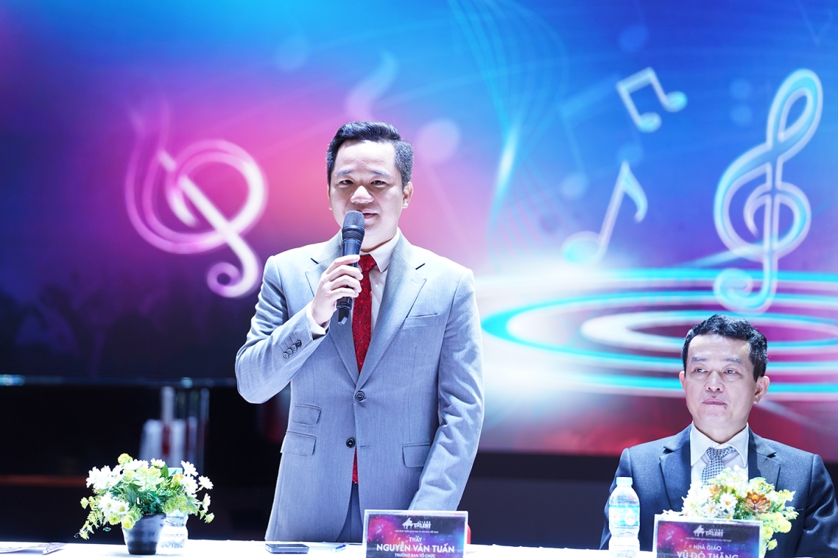 Ông Nguyễn Văn Tuấn - Trưởng Ban tổ chức cuộc thi phát biểu tại họp báo sáng 28/9