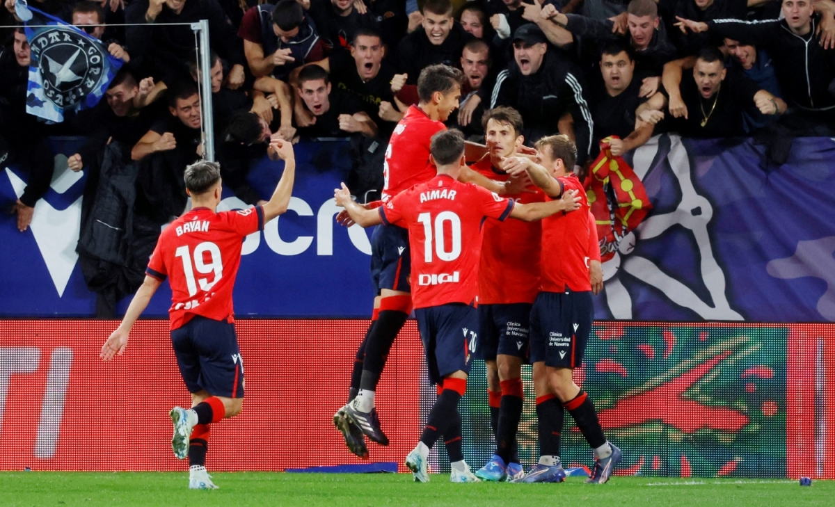 Osasuna thắng thuyết phục Barca (Ảnh: Reuters).