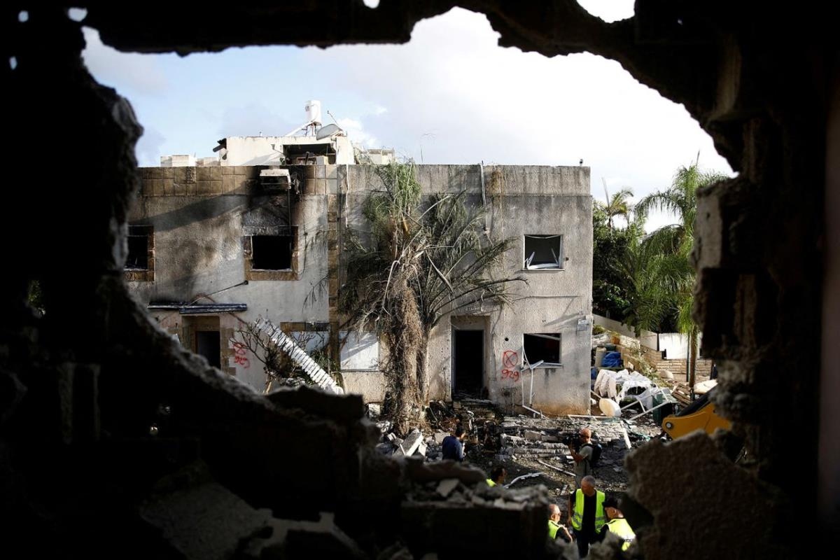 Môt ngôi nhà ở Kiryat Bialik, Israel bị hư hại sau cuộc tấn công bằng tên lửa từ Lebanon ngày 22/9 (Ảnh: Reuters)