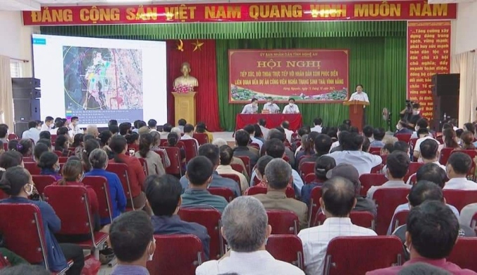 Lãnh đạo các cấp, ngành tỉnh Nghệ An đối thoại với người dân về dự án công viên sinh thái Vĩnh Hằng
(Ảnh: N.Nam)