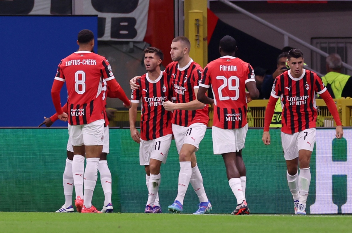 Niềm vui của các cầu thủ AC Milan sau bàn mở tỷ số. (Ảnh: Reuters). 