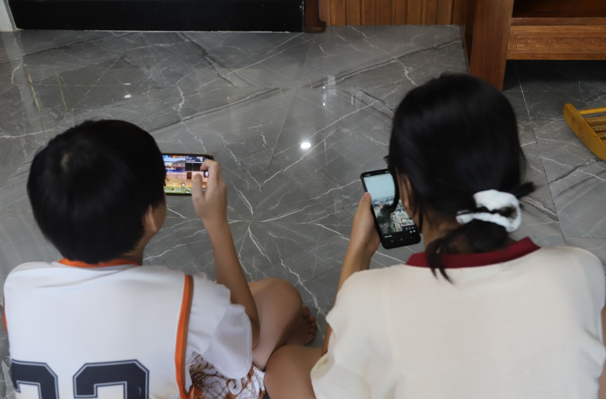Lo ngại trẻ em nghiện game, sao nhãng việc học. Ảnh minh họa