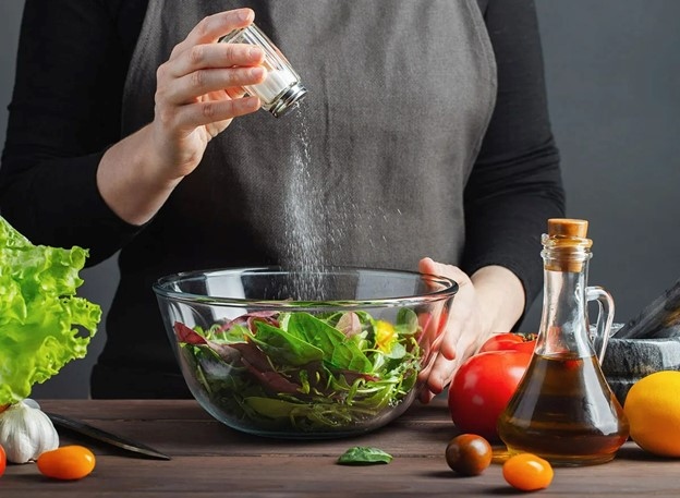 Thực phẩm chứa nhiều muối không tốt cho thận. Ảnh: Istock
