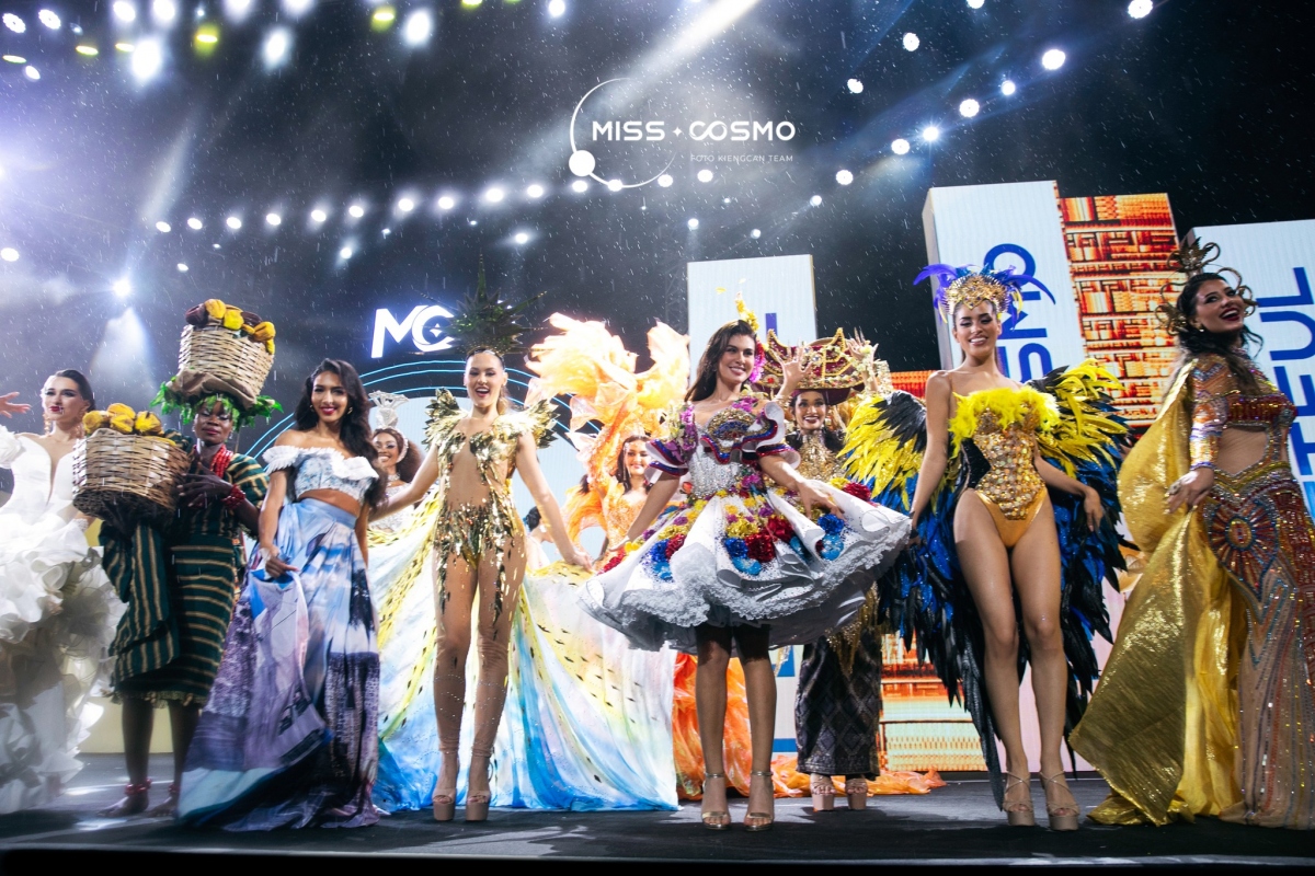 The national costume show of Miss Cosmo 2024 takes place at the Thung Nham Ecotourism Zone in Ninh Binh province, with the event seeing 56 beauties worldwide bringing their unique and diverse beauty from various cultures to the occasion.
