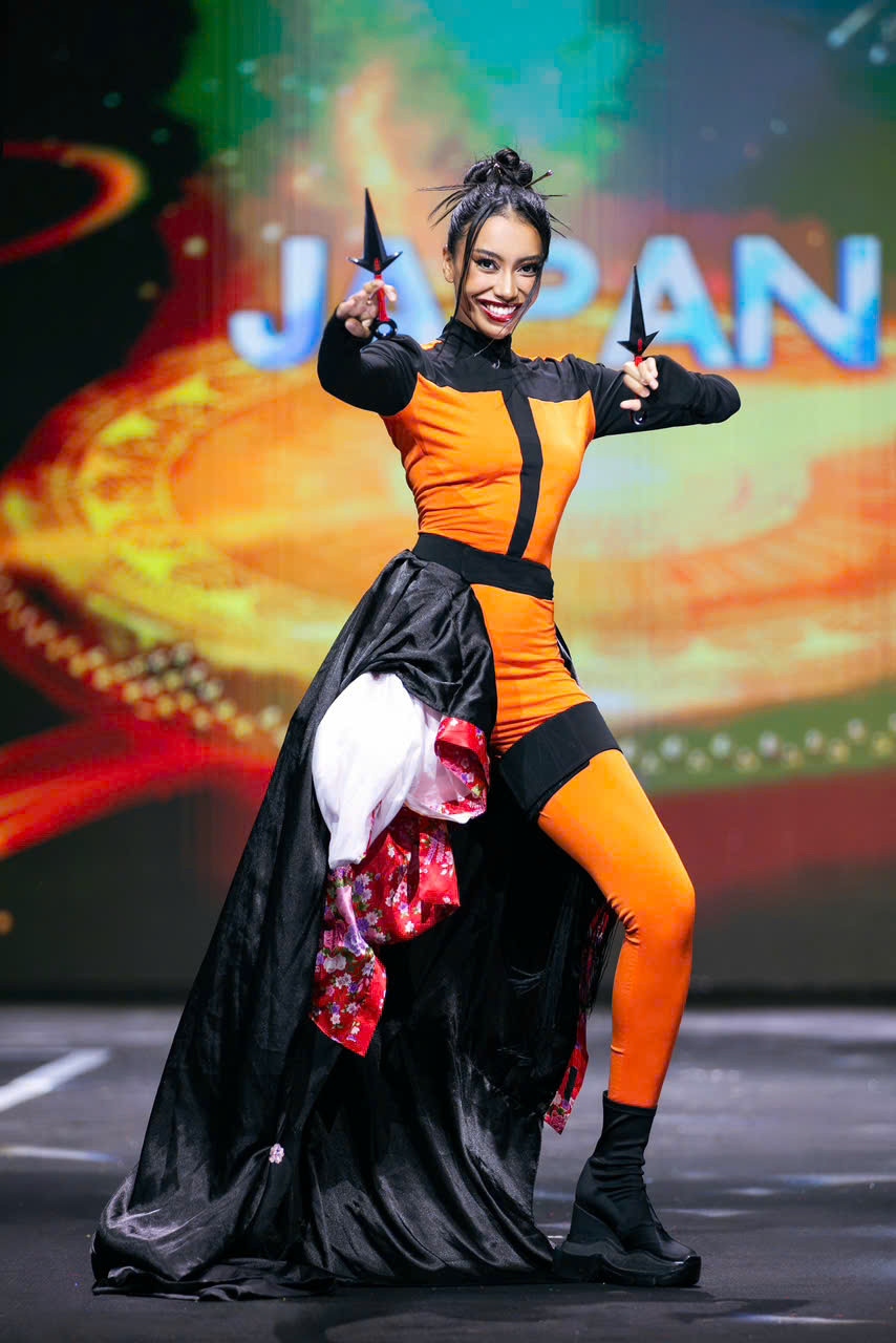 The Japanese beauty dresses in an outfit featuring the famous cartoon character Naruto.