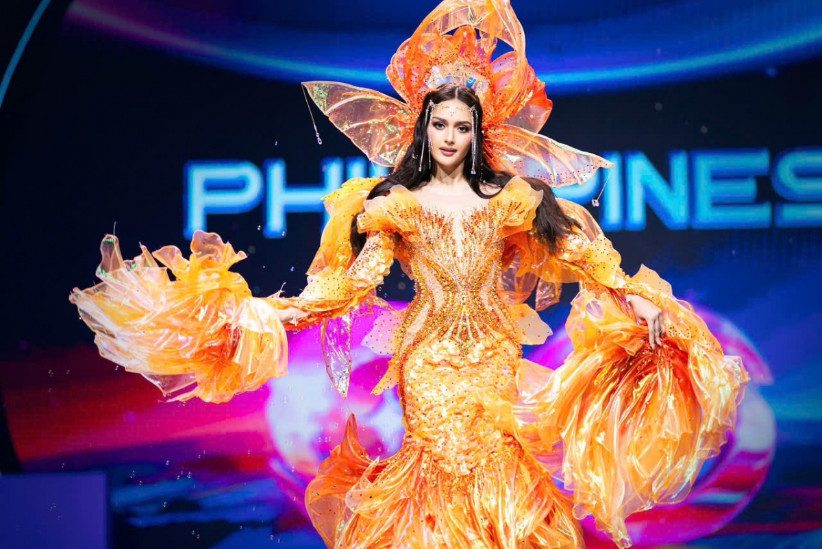 Ahtisa Manalo of the Philippines models an outfit which draws inspiration from a mermaid.