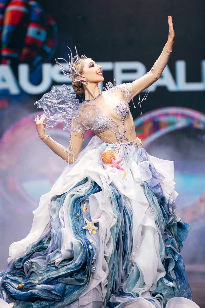 A dance performed by the Australian beauty impresses audiences.