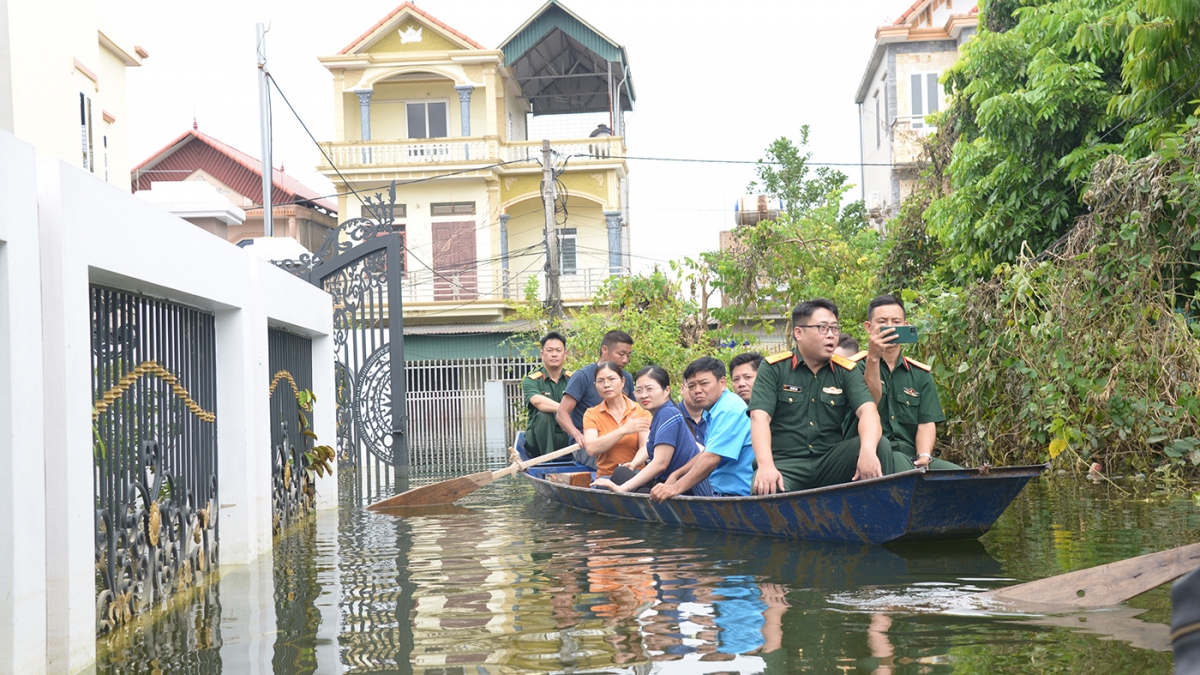 Nhiều nơi vẫn ngập lụt sau cơn bão số 3