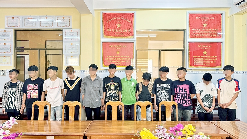 Nhóm đối tượng bị bắt tạm giam
