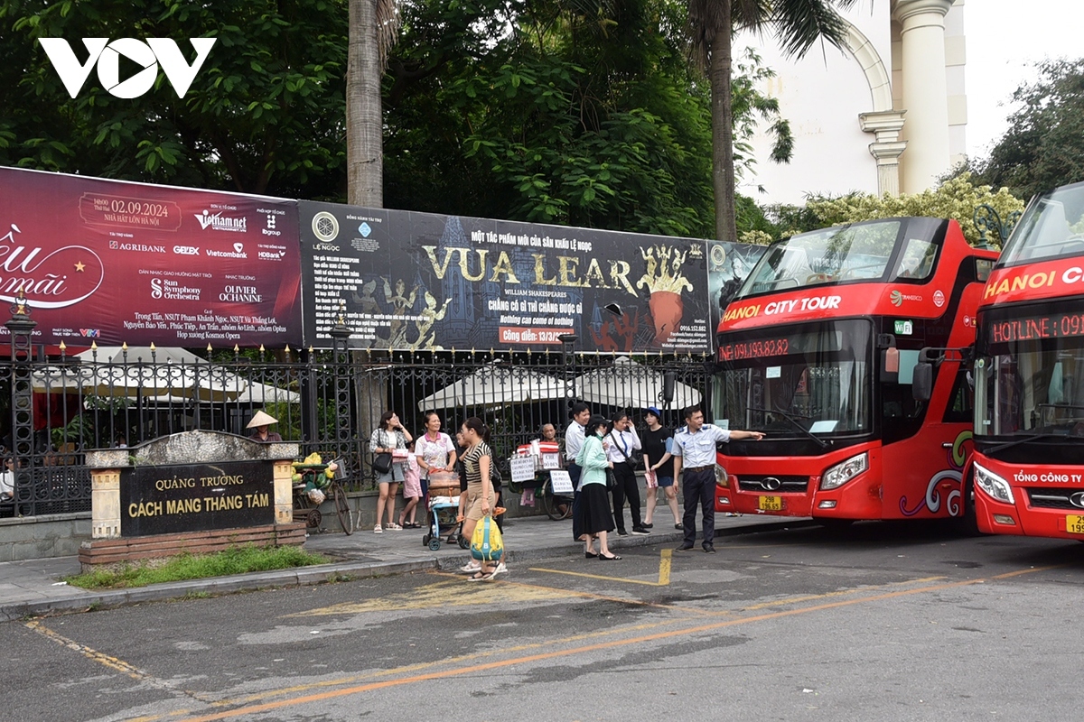 Hanoians can enjoy a free service on double-decker bus tours during the national holiday period.