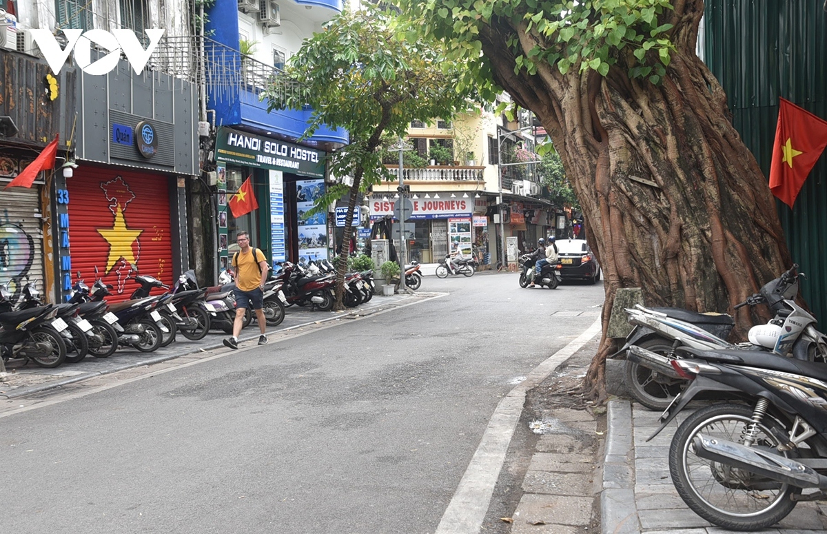 National flags can be seen fluttering on Luong Ngoc Quyen street.