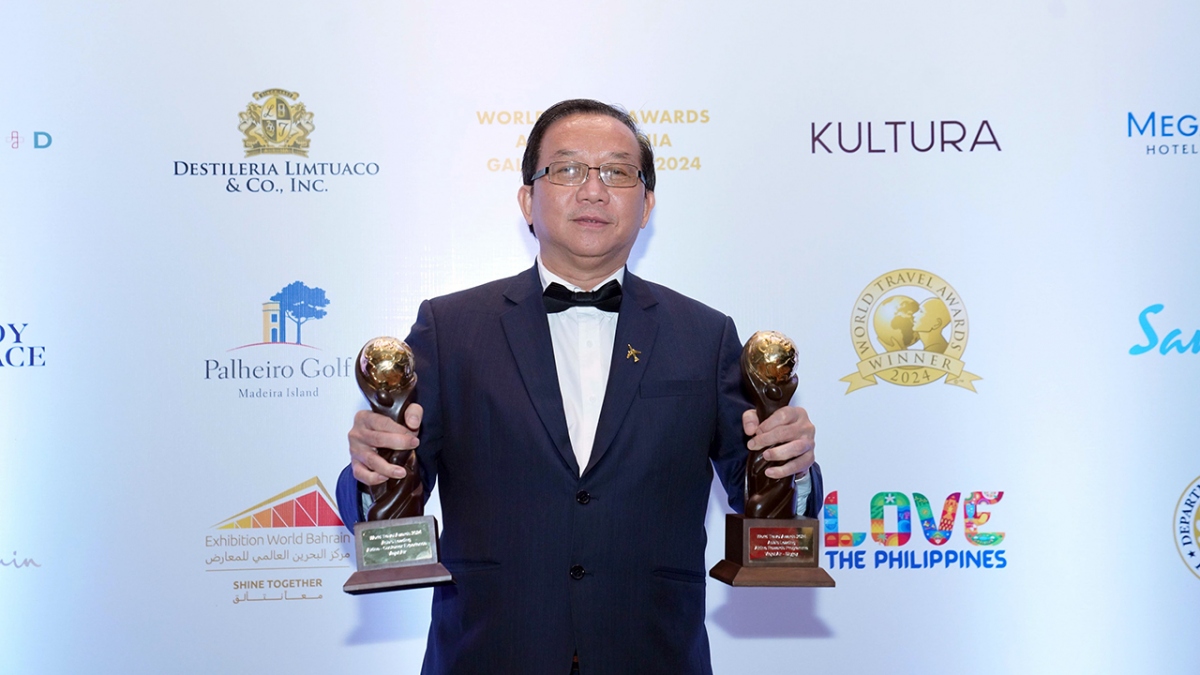 Phó TGĐ Đỗ Xuân Quang đại diện Vietjet nhận 2 giải thưởng "Hãng hàng không dẫn đầu châu Á về trải nghiệm khách hàng" và "Hãng hàng không có chương trình khách hàng thân thiết dẫn đầu châu Á" tại World Travel Awards 2024 ngày 8/8
