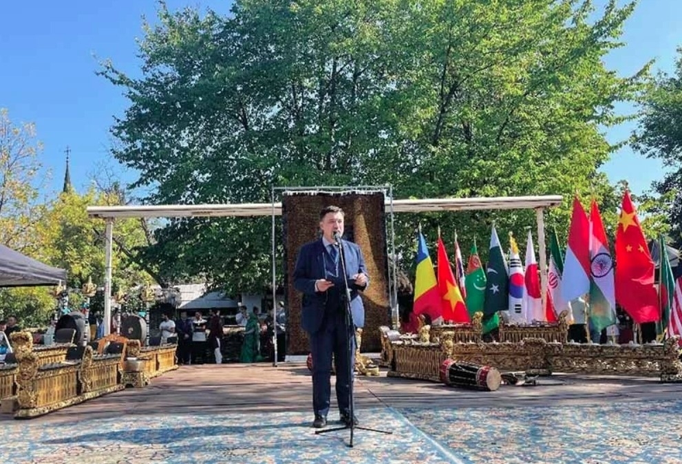 Upon addressing the opening ceremony, State Secretary of Romanian Ministry of Foreign Affairs Traian Laurențiu Hristea said that the event offered a chance for participants to gain an insight into Asian culture.