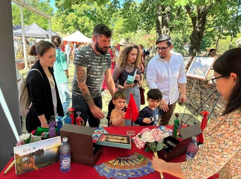 The event highlighting the cultural diversity of Asia draws plenty of attention from locals.