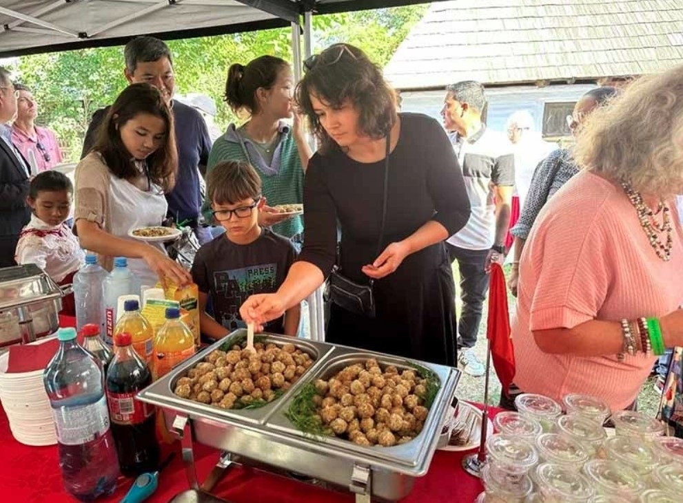 The event provides a chance for a large number of international friends to come and sample Vietnamese food.