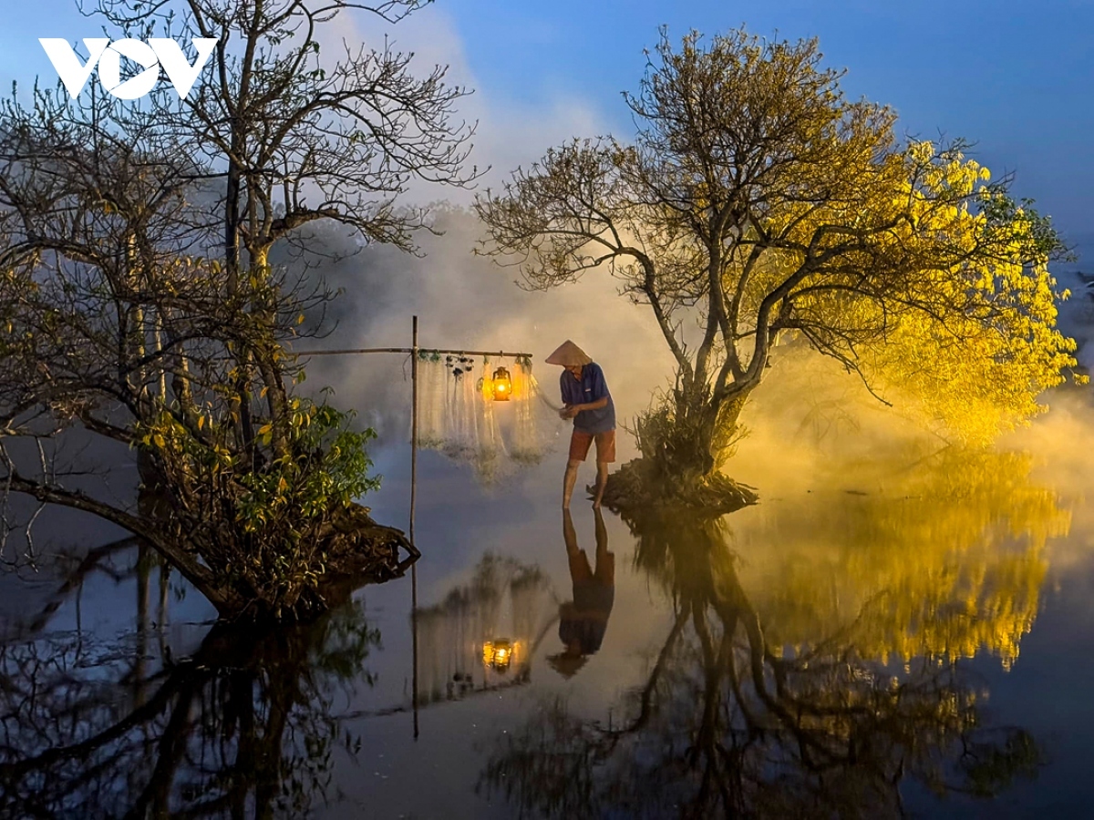 Furthermore, they can also gain new experience such as learning about the life of local fisherman, sample local food, and enjoy a boat trip on Tam Giang Lagoon.
