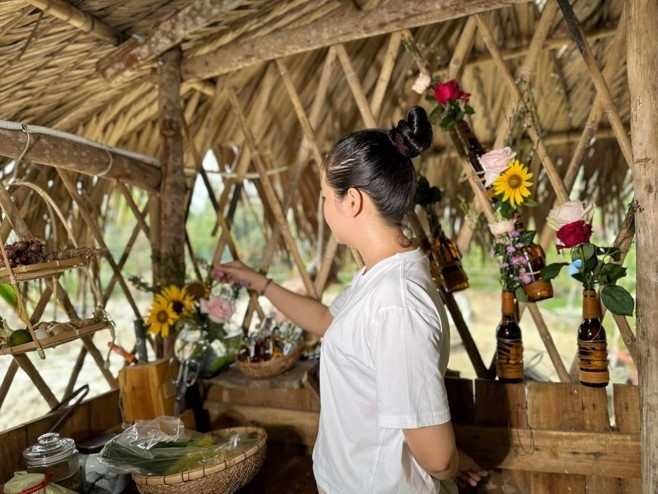 Căn bếp mái tranh là nơi Tuyền quay các video triệu view - Ảnh: NVCC