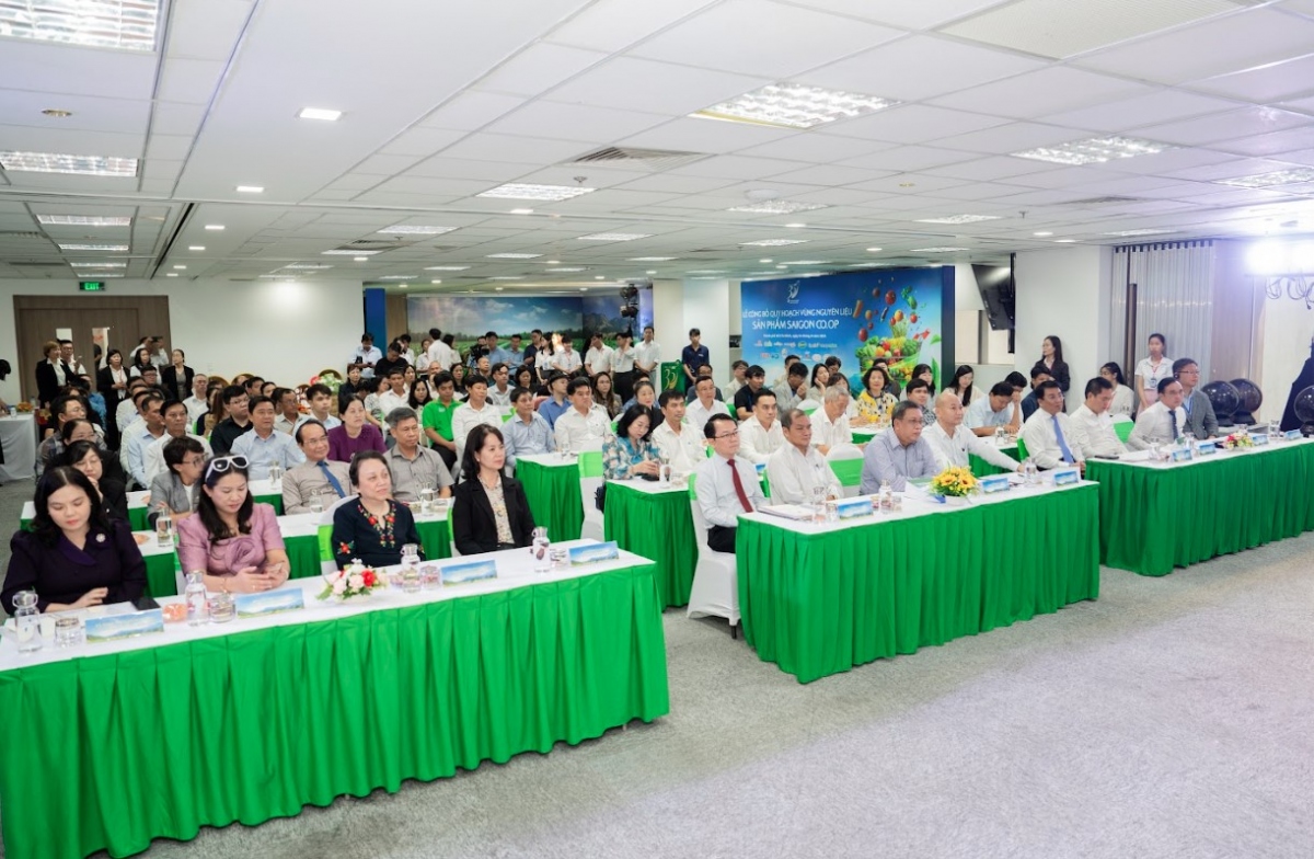 Toàn cảnh Lễ công bố quy hoạch vùng nguyên liệu sản phẩm.