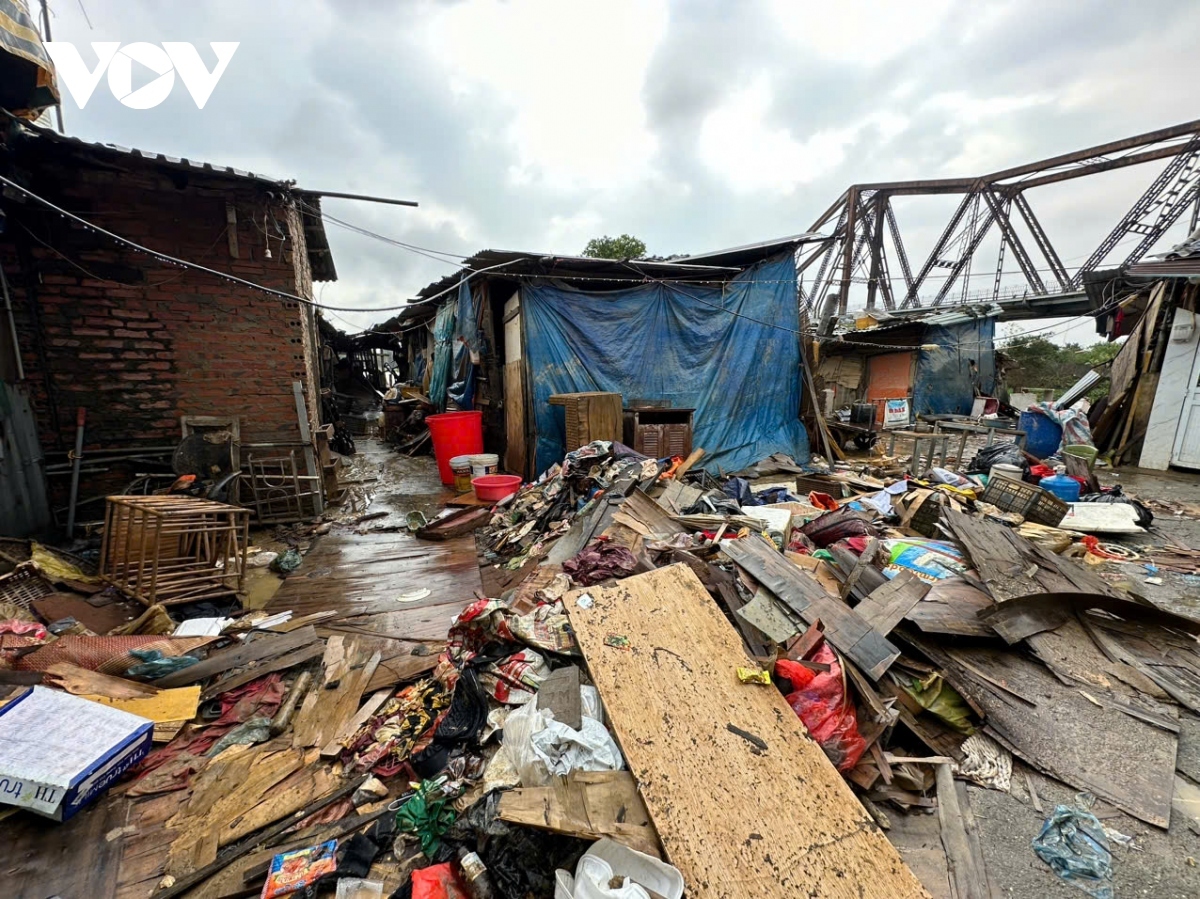 During the previous week the Red River flooded in Hanoi to reach 10.54 metres, exceeding the level two alarm by 0.04 metres, with it forecast to continue rising. The risk of flooding and landslides in riverside areas is therefore very high.