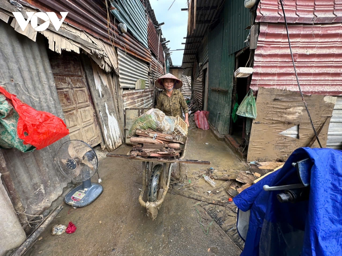 Residents expect to overcome difficulties and stabilize their lives following the historic flooding.