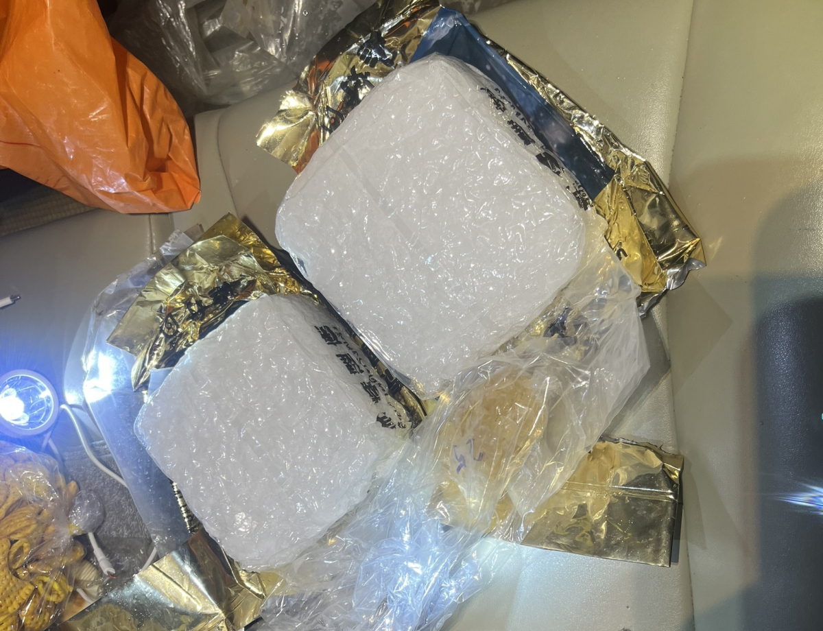 Tang vật là 2kg ma túy đá